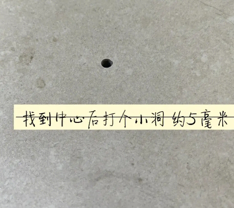 新乐瓷砖空鼓维修公司专业解答在瓷砖铺贴过程中，如果砂料搅拌不均匀，将会带来以下问题
