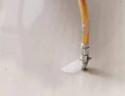 新乐瓷砖空鼓维修公司专业解答在瓷砖铺贴过程中，如果使用的砂料过粗（如全部使用了粗砂），可能会导致以下问题